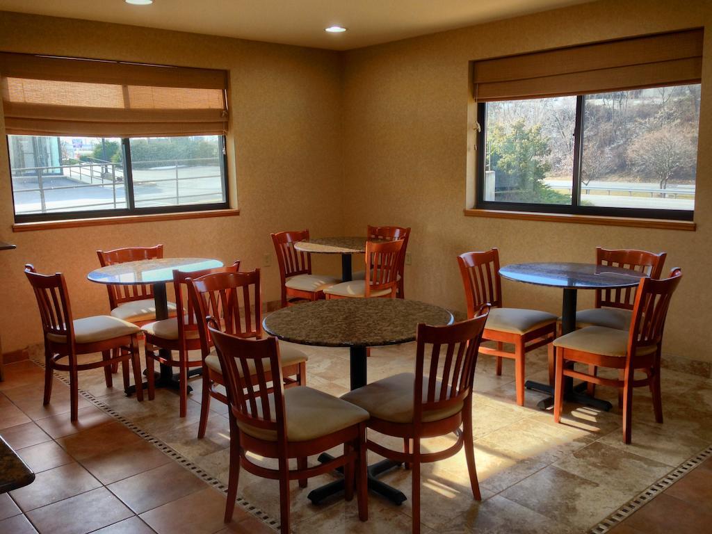 Super 8 By Wyndham Hagerstown I-70 Motel Luaran gambar